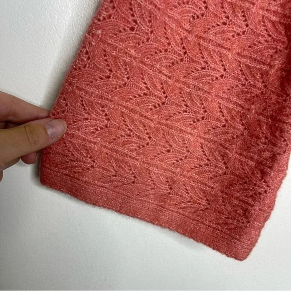 Chico's 0 V Neck Coral Sweater Size Small - Picture 4 of 7